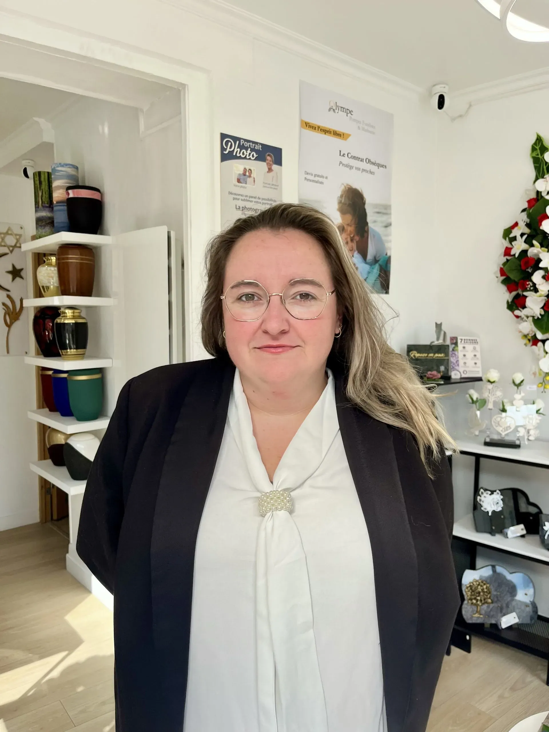 Portrait de Camille Fischer, conseillère funéraire chez Olympe Pompes Funèbres.